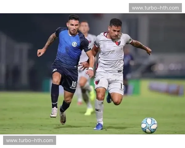 绿茵激荡，激情碰撞：罗萨里奥与科隆的足球史诗